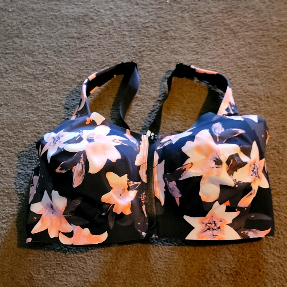 Victoria secret sports bra 38 DDD never worn no tags